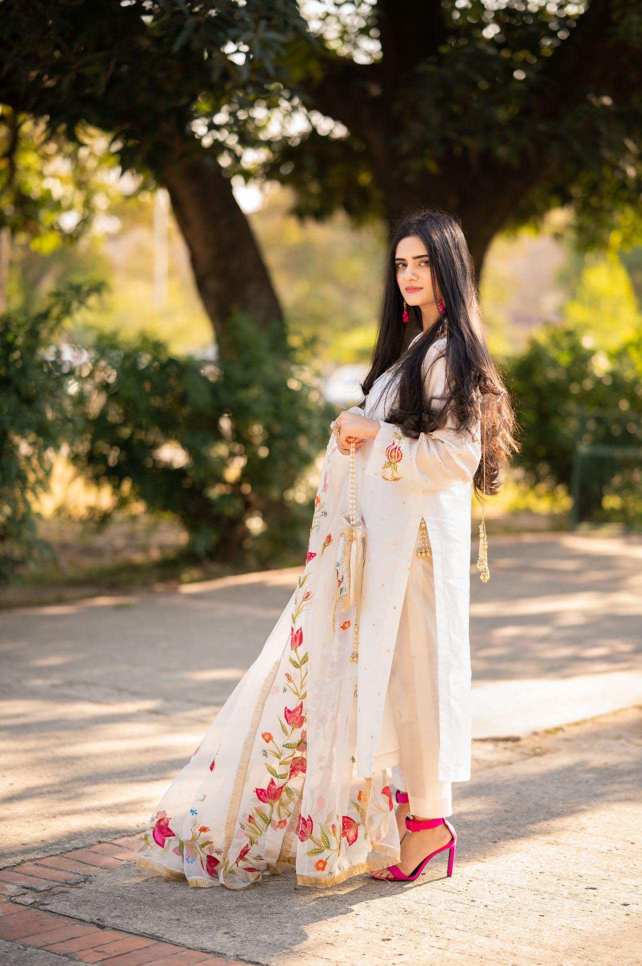 Ethereal white – Sheesha Silk Stitched