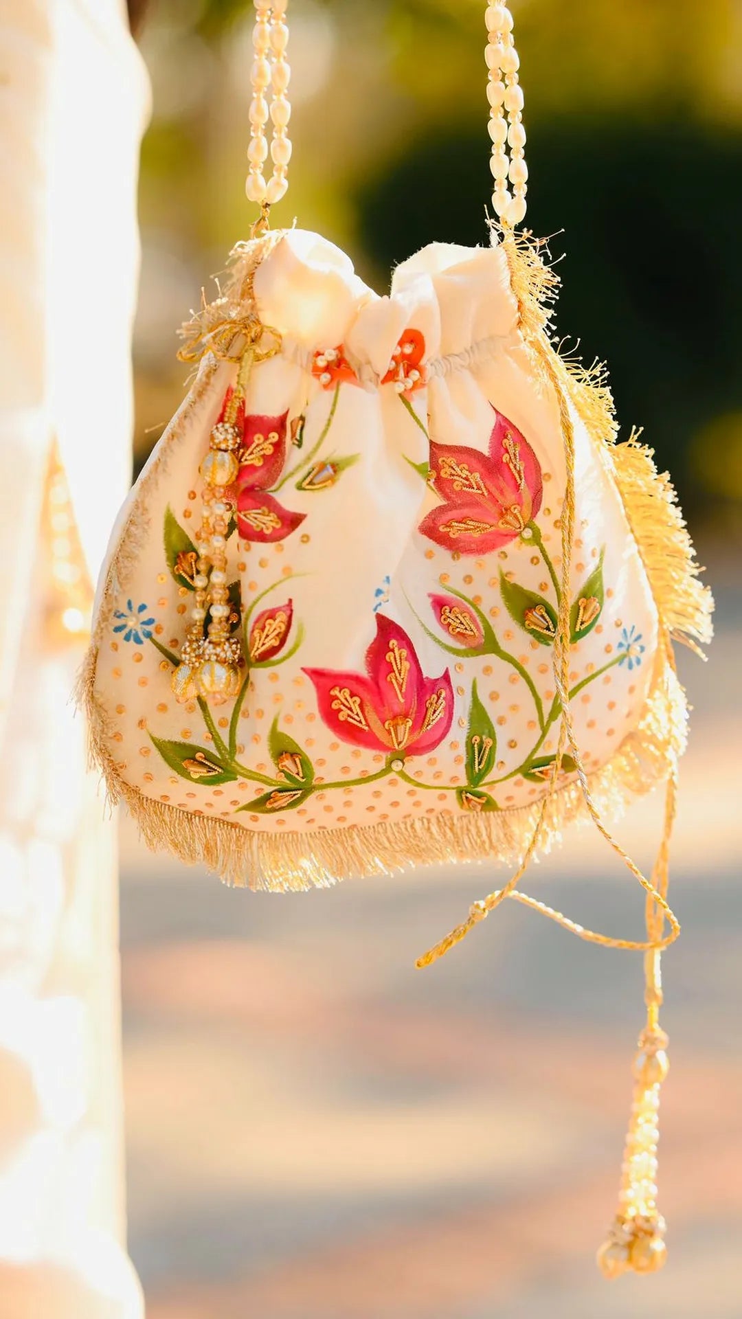 Ethereal white – Sheesha Silk Stitched